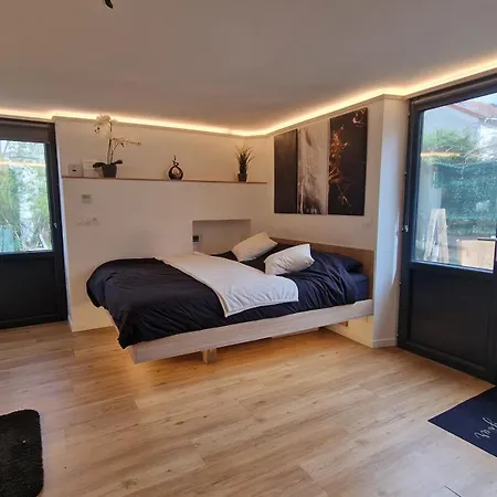 Studio Independant Avec Jacuzzi Et Terrasse *
