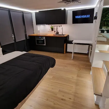Studio Independant Avec Jacuzzi Et Terrasse Bois-Colombes